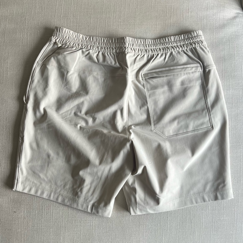 Lululemon off white Bowline Shorts Large 8”